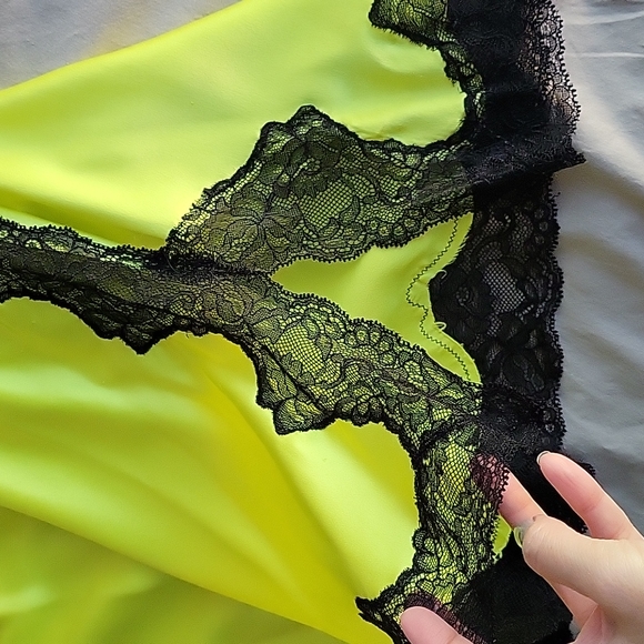 VS yellow and black slip 💛🖤 - Picture 4 of 7